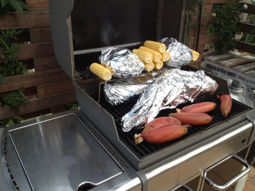 and, in tru Aussie style... everything goes into the BBQ... beef, a big fish from Gizo, chicken, corn, and even bananas